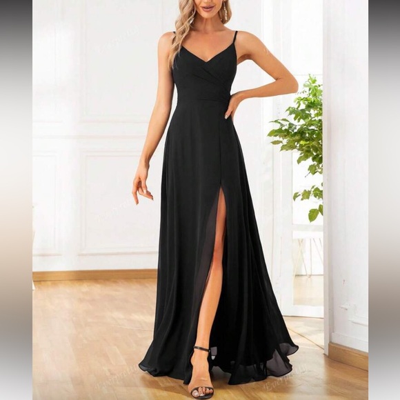 Split thigh maxi dress - Picture 1 of 4